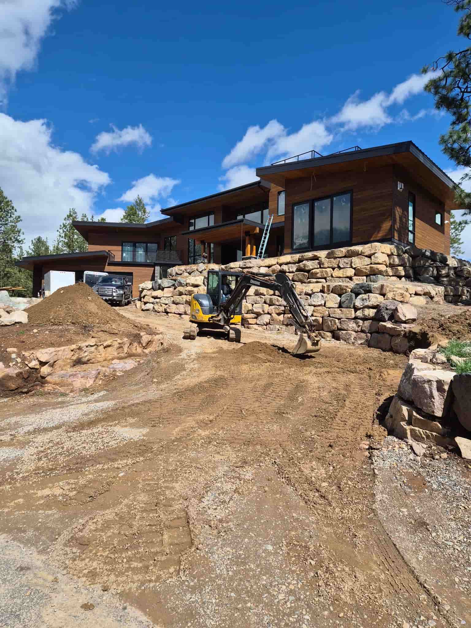 Stone retaining wall at Kastle in Glacier Club